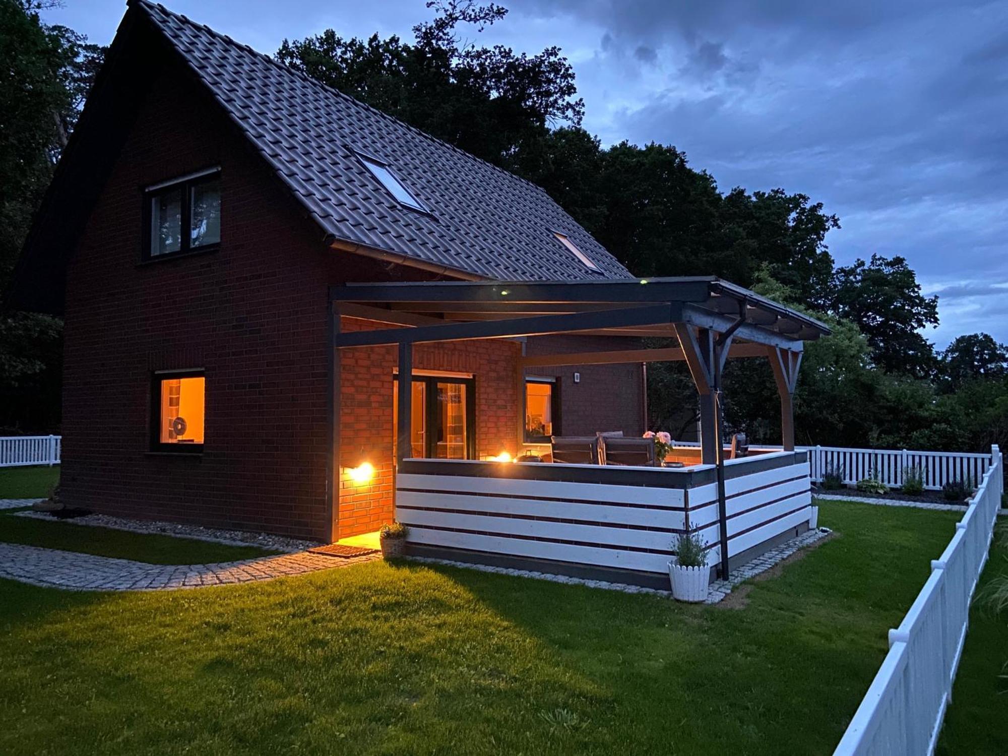 Strandhaus Mathea - Ruhige Lage Direkt Am Fleesensee - Parkplatz, Kamin, Sauna - Familienfreundlich Unter Göhren Esterno foto